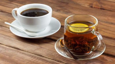 القهوة أم الشاي: أيهما الأفضل لبدء يومك؟