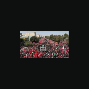 خامنئي في النعش... وترامب على حبل المشنقة: طهران تودّع مرشدها وسط دعوات للانتقام