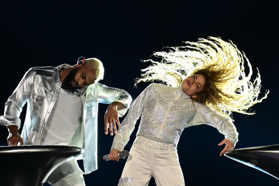 مصرع أحد أفراد طاقم شاكيرا أثناء تركيب منصة حفل مجاني في البرازيل