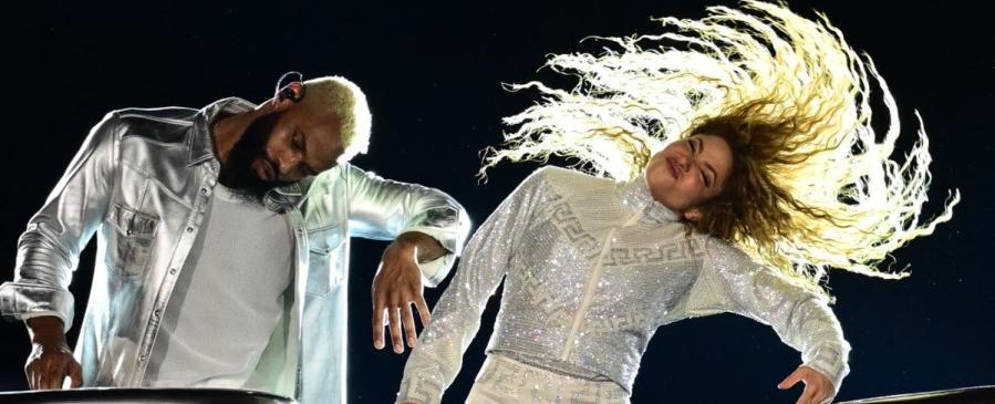 مصرع أحد أفراد طاقم شاكيرا أثناء تركيب منصة حفل مجاني في البرازيل