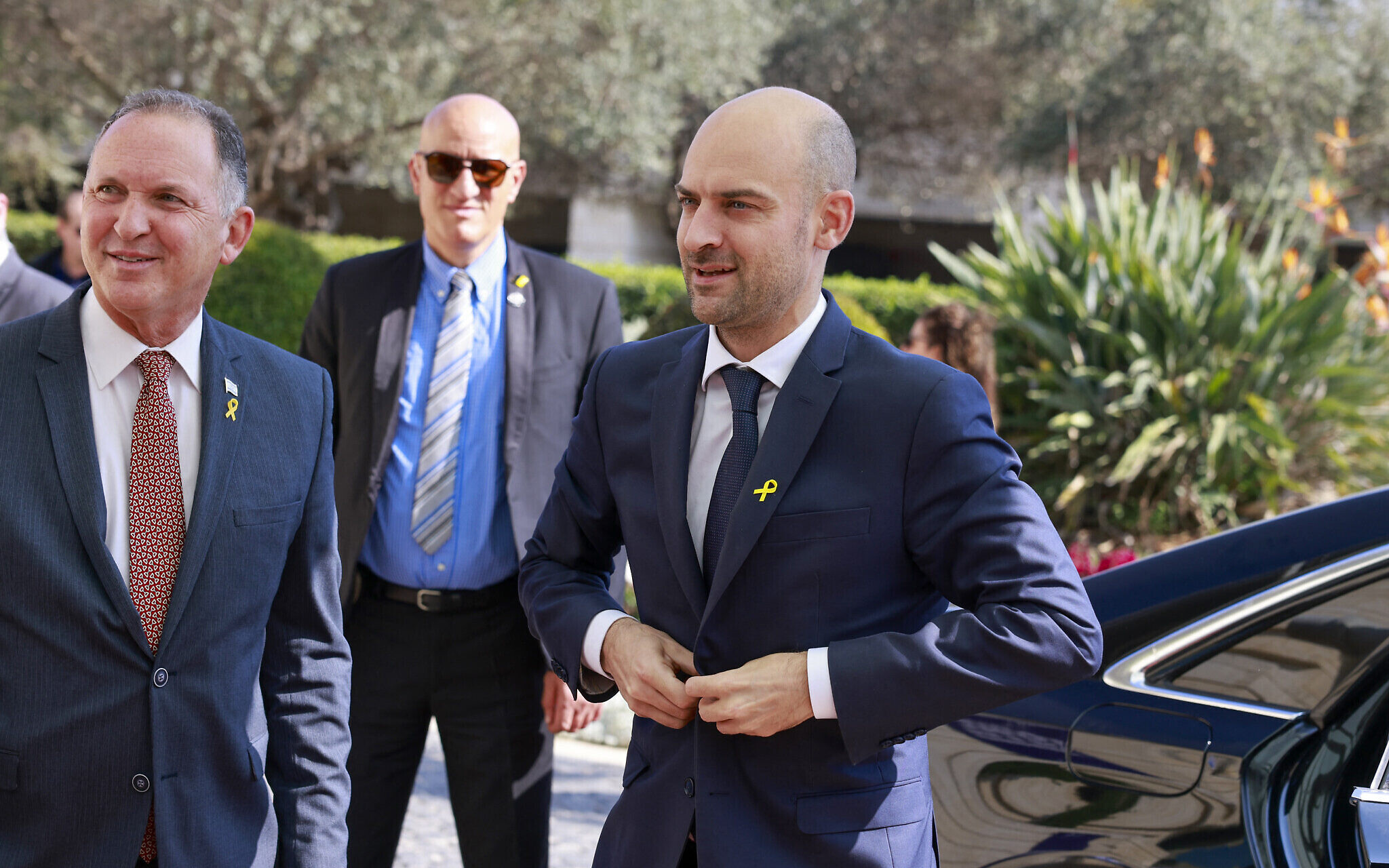 ما هو عنوان الحل الدبلوماسي الذي حمله وزير خارجية فرنسا الى إسرائيل؟