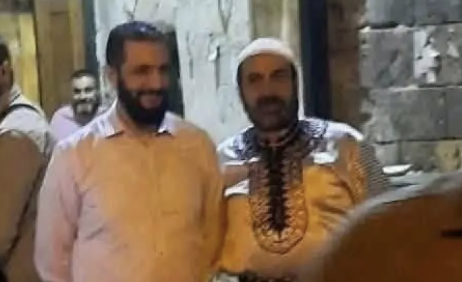 زيارة غير اعتيادية.. الشرع يبارك لعريس في حمّام شعبي بدمشق