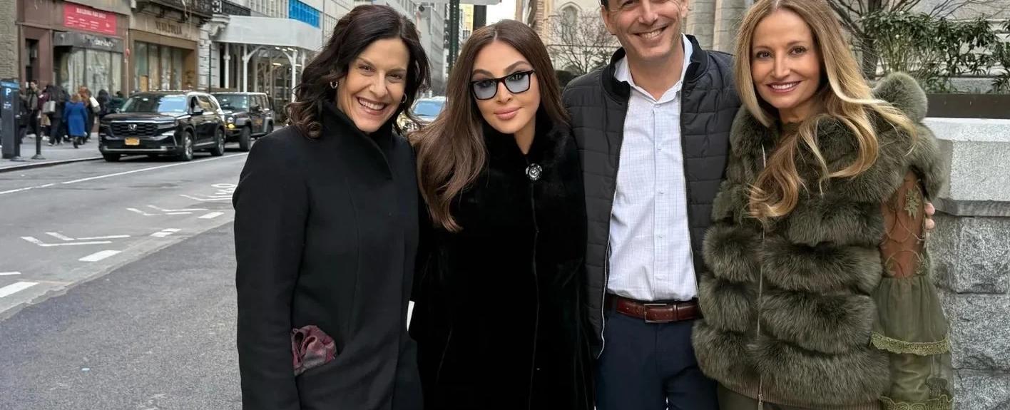 ما الذي يجمع إليسا وهوكشتاين في نيويورك؟