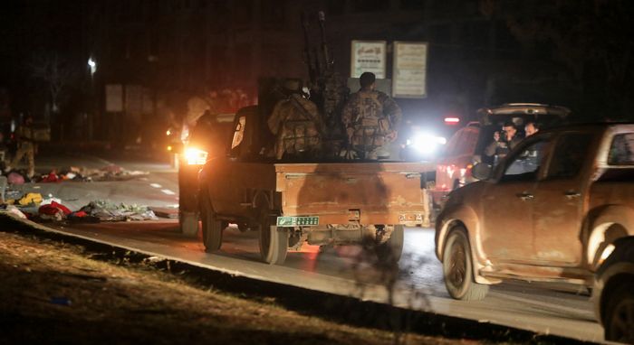 "المعارضة المسلحة" تستعيد حلب.. والطيران الروسي يشن غارات عليها