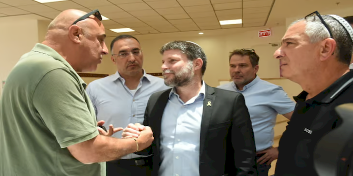 وزير المالية الإسرائيلي يطالب من الجليل بتوجيه إنذار أخير ل"حزب الله": لا مفر من الذهاب الى الحرب