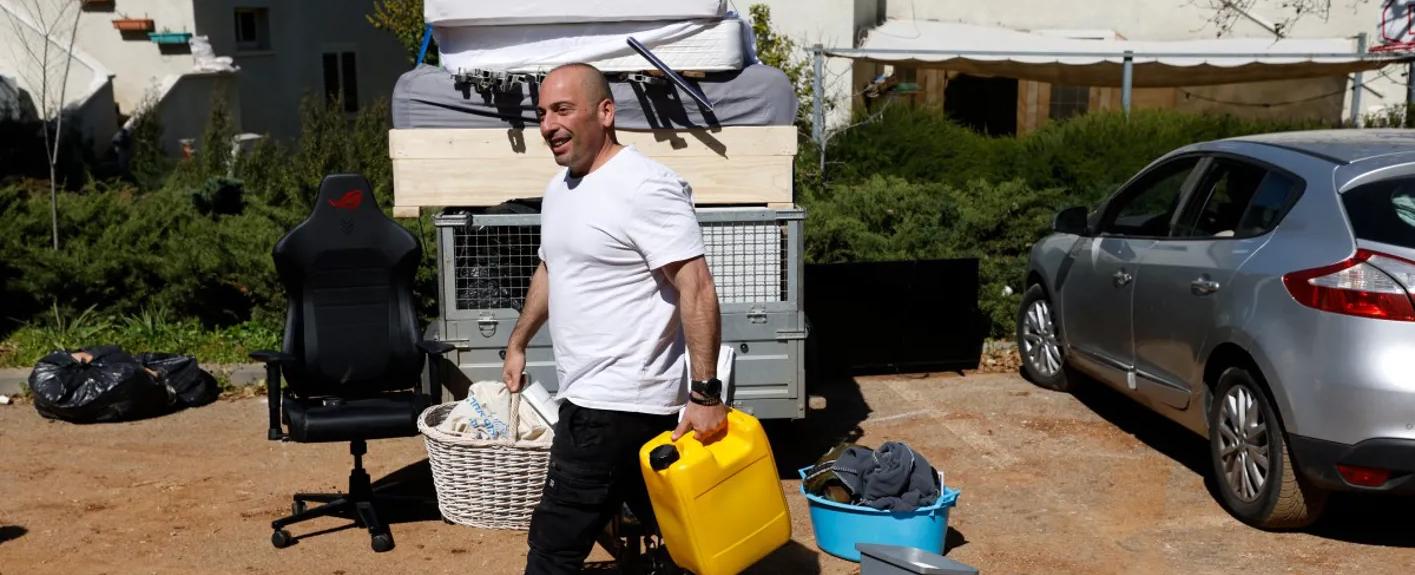 اسرائيليو المستوطنات الحدودية القريبة من لبنان بدأوا عودتهم... و١٠٠ الف لبناني ينتظرون دورهم!