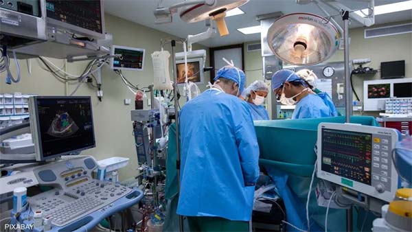   ولدت من دونه.. طبيب لبناني يعيد بمبضعه تكوين مهبل فتاة 