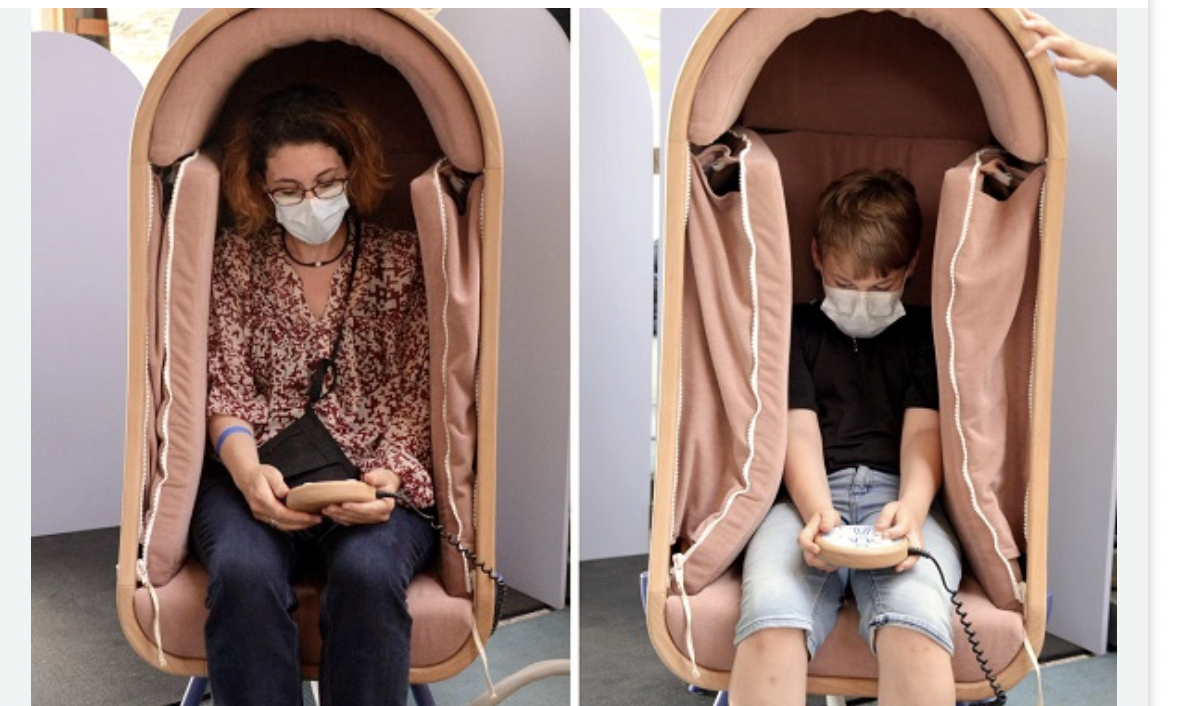 يسهم في تهدئة المصابين بالتوحّد.. كرسي لمعانقتهم ولجعل حياتهم ملائمة للعيش