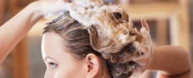 ابحثوا عنها في الشامبو.. ٥ مكونات قد تُعزّز كثافة الشعر