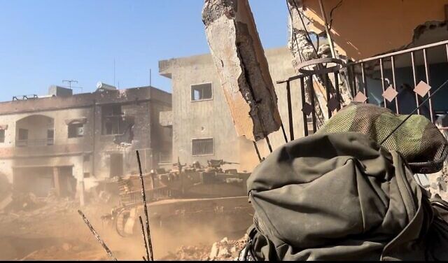 صحافي إسرائيلي يجول داخل قرية لبنانية حدودية ويروي مشاهداته ومعلوماته وما تمّ اكتشافه