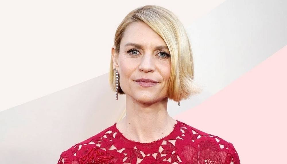 نجمة "Homeland" كلير دينس "انهارت تمامًا" عندما علمت بحملها في سن الـ 44