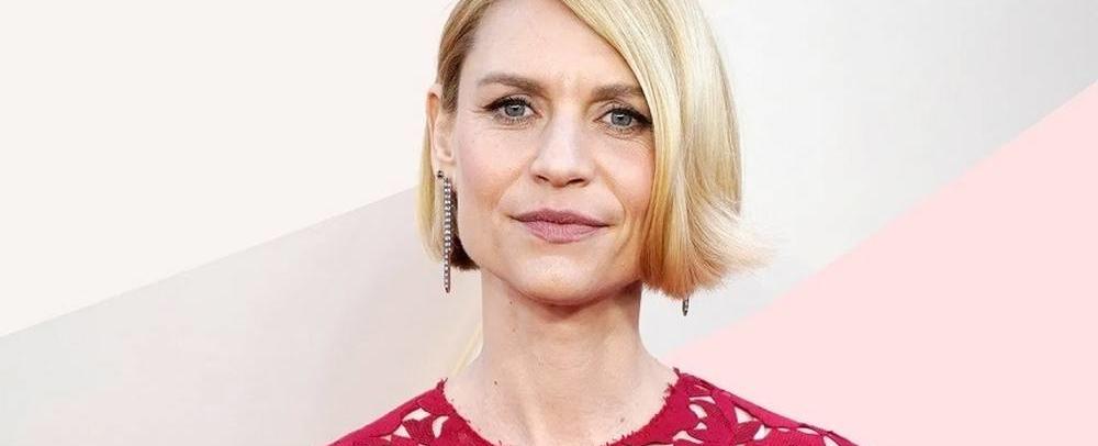 نجمة "Homeland" كلير دينس "انهارت تمامًا" عندما علمت بحملها في سن الـ 44