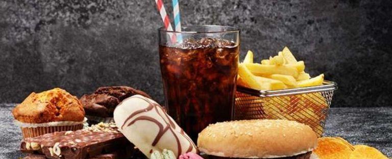 أطعمة تساهم في تسريع الشيخوخة.. تعرّف عليها