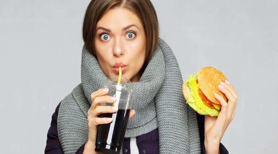 لماذا يزداد الشعور بالجوع في الشتاء… وكيف نتحكّم فيه؟!