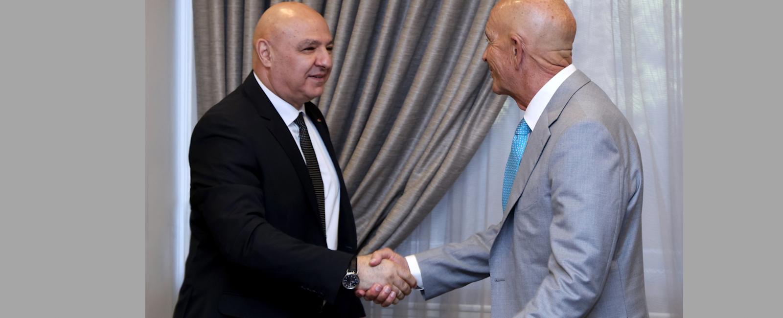 تقرير "ممانع" عن نتائج لقاءي توم براك بكل من رئيسي الجمهورية والحكومة: كان صارمًا جدًا!