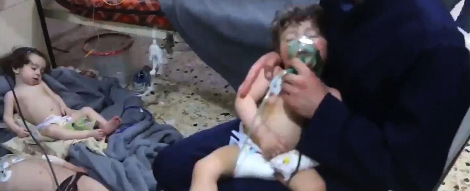 الهجوم الكيميائي على دوما.. هكذا أجبر نظام الأسد أطباء على تغيير شهاداتهم