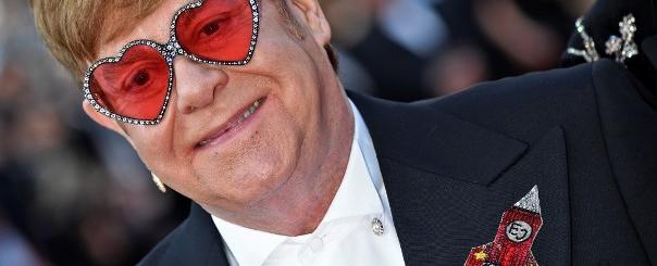 إلتون جون يفقد البصر في إحدى عينيه