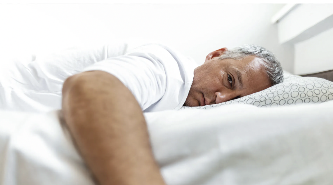 مع التقدّم في السن.. لماذا يصبح النوم أكثر صعوبة؟