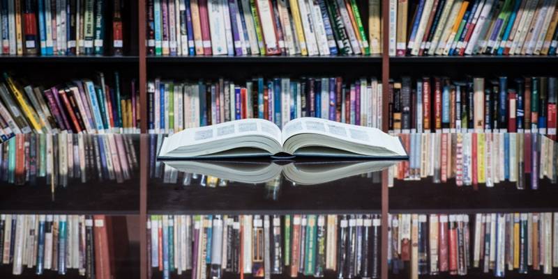 تأثيراته بدأت بالظهور على قطاع النشر.. الذكاء الاصطناعي يقلق الناشرين