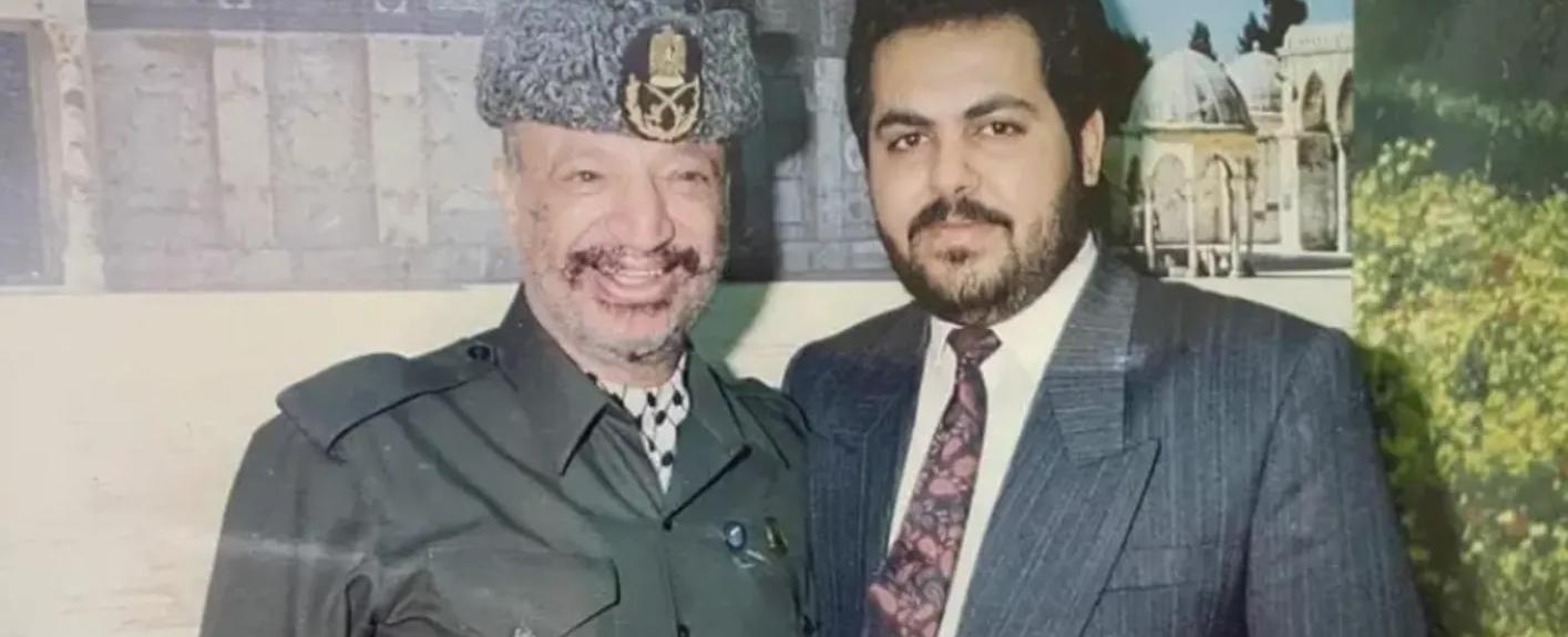 أنقذه أثناء تحطم طائرته بصحراء ليبيا.. وفاة مرافق عرفات