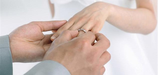 الرجال يحذّرون بعضهم: لماذا إحجامهم عن الزواج يتزايد حول العالم؟