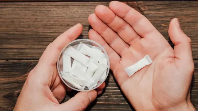 أكياس الكافيين.. هوس المراهقين بها  يثير قلق الخبراء