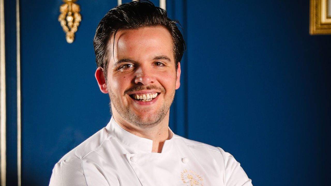 قيّده ووضع تفاحة في فمه وجزرة في مؤخرته.. تعامل "مزعوم" لطاه مع مساعده بفندق فرنسي 