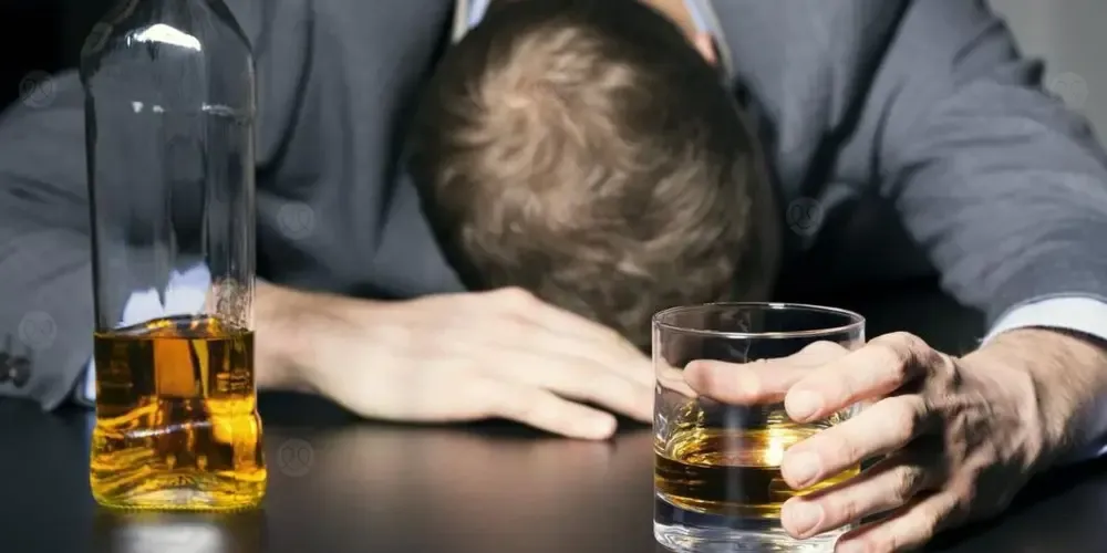 هكذا يسهّل الكحول مهمة البكتيريا في تدمير الكبد وتهديد الصحة