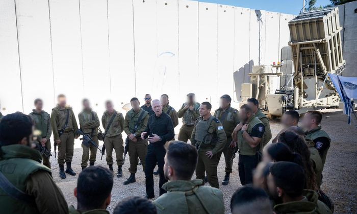 غالانت: نستعد لحرب لا نريدها ضد "حزب الله"