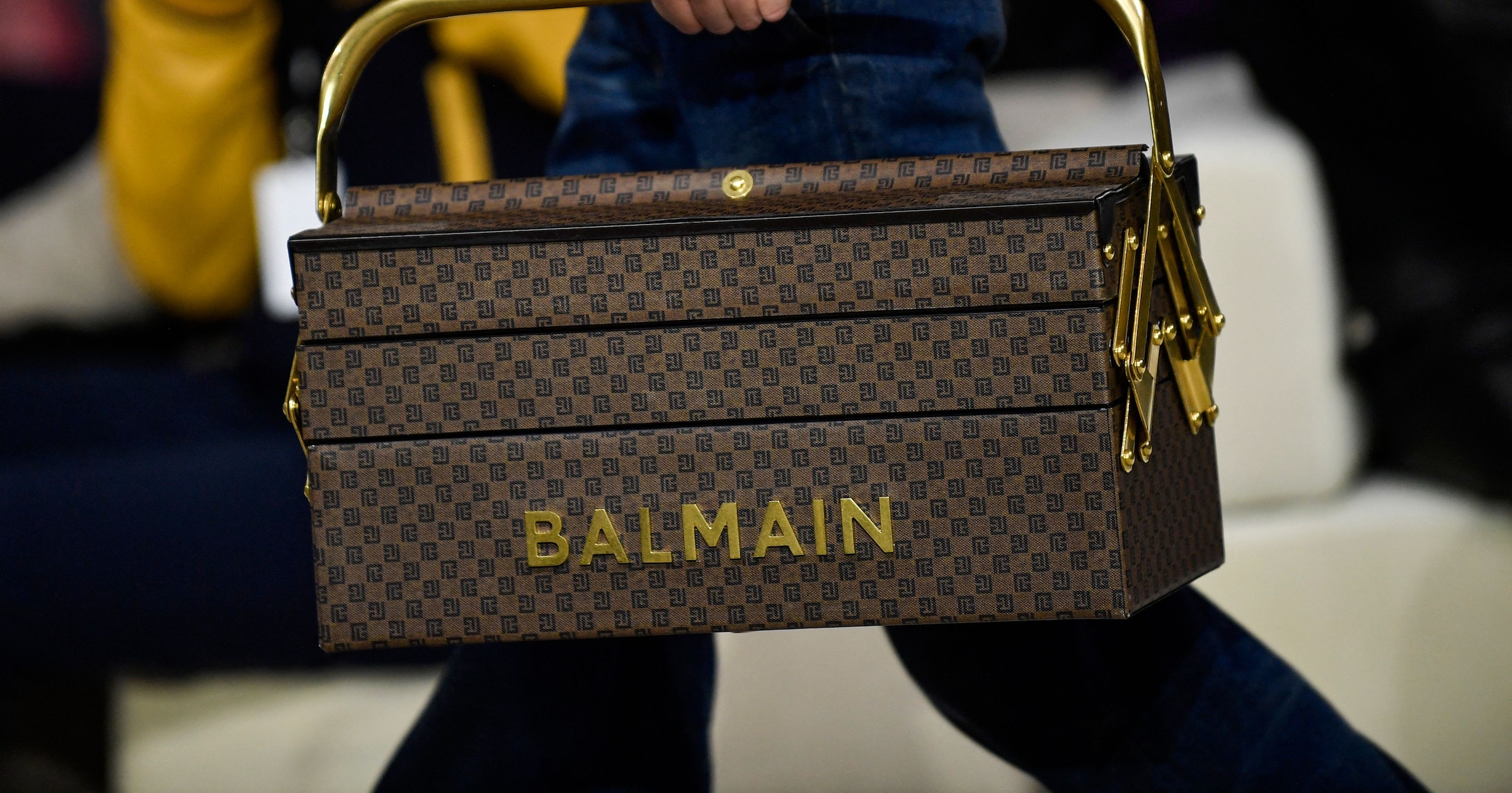 سرقة مجموعة أزياء قبل عرضها في باريس