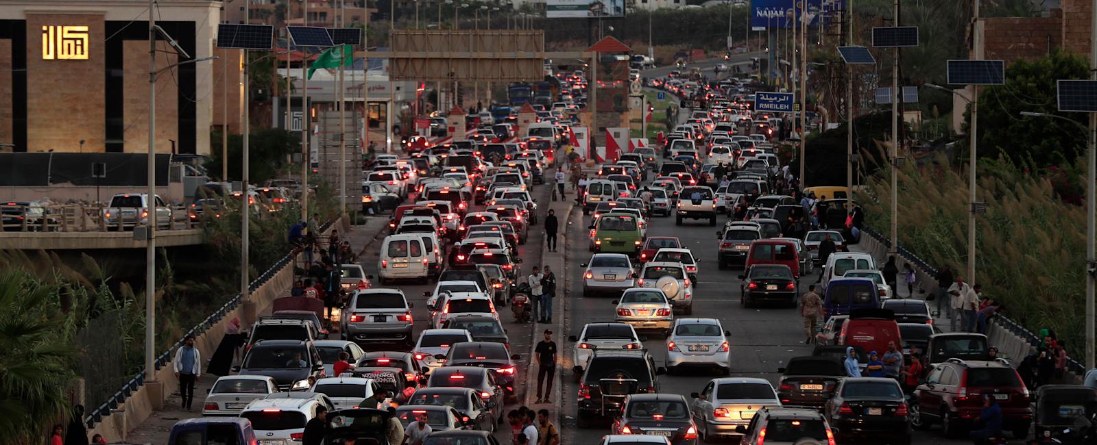 من "فدا السيد" إلى "بدنا نعيش بسلام".. انقلاب سياسي أم إرهاق اجتماعي؟