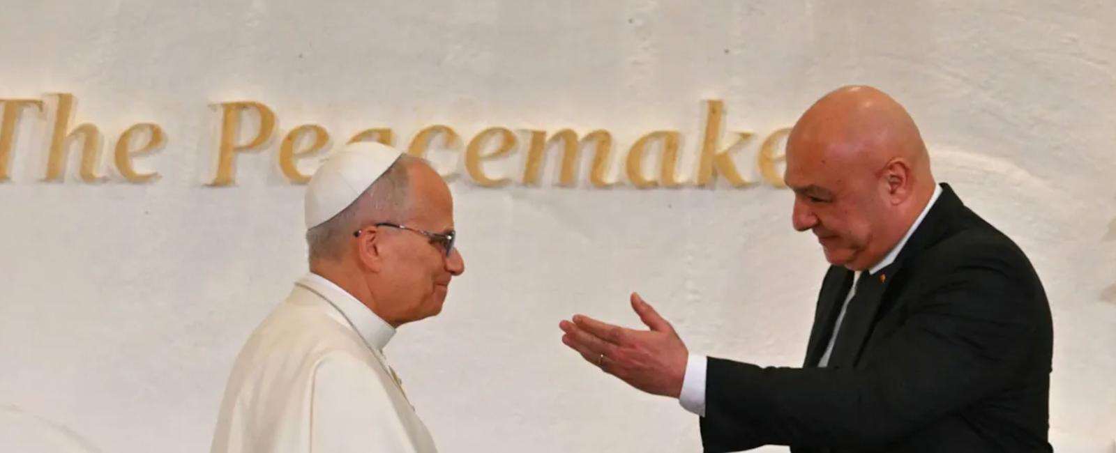 عون للبابا: لن نستسلم... وبقاء لبنان شرط لسلام المنطقة