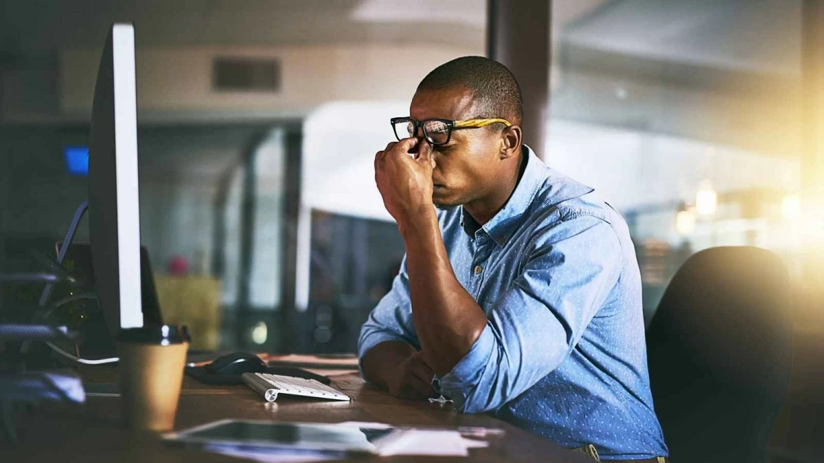  قد يُحدث تغييرات في بنيته... ما تداعيات العمل المفرط على الدماغ؟ 