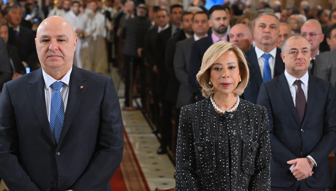 حضور عصري وأنيق للبنانية الأولى... بتوقيع  إيلي صعب