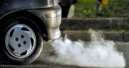 كيف يمكن للقيادة السيئة أن تزيد من تلوث الهواء؟ دراسة جديدة تحذّر 