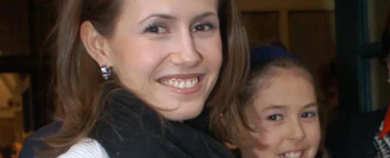 "سيدة الجحيم".. بريطانية تروي تفاصيل لقطة مصوّرة جمعتها مع أسماء الأسد