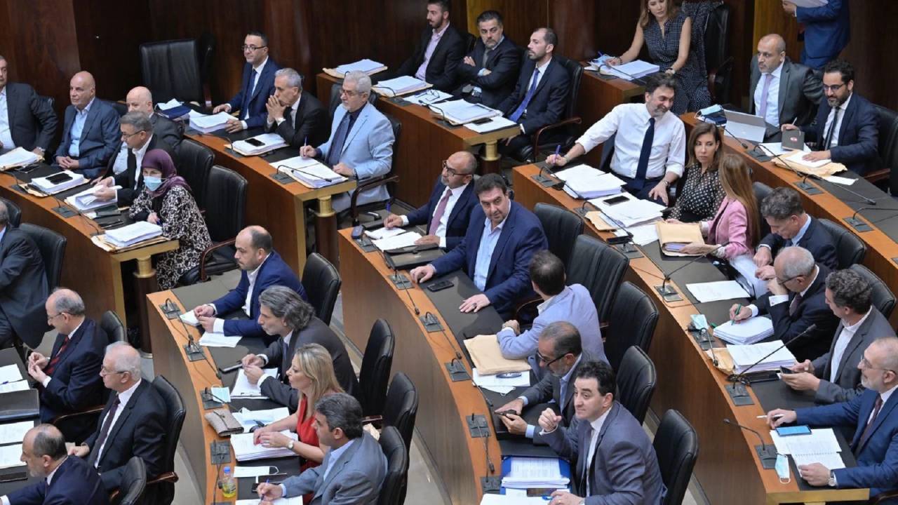 جلسة مساءلة الحكومة: اتهامات بالتقصير وتشكيك بالهيبة... وعتب من نواب حزب الله