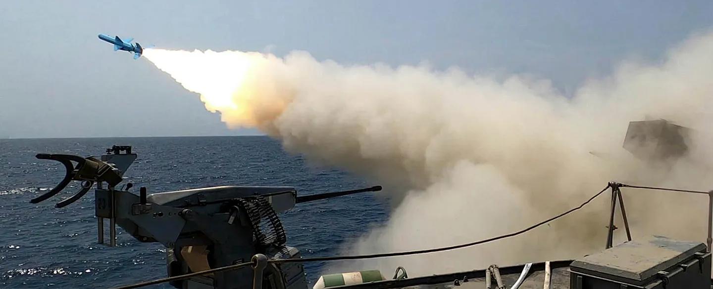 "القوة الضاربة" في الشرق الأوسط: رسائل ردع أميركية والإمارات ترفع خطّ الحياد