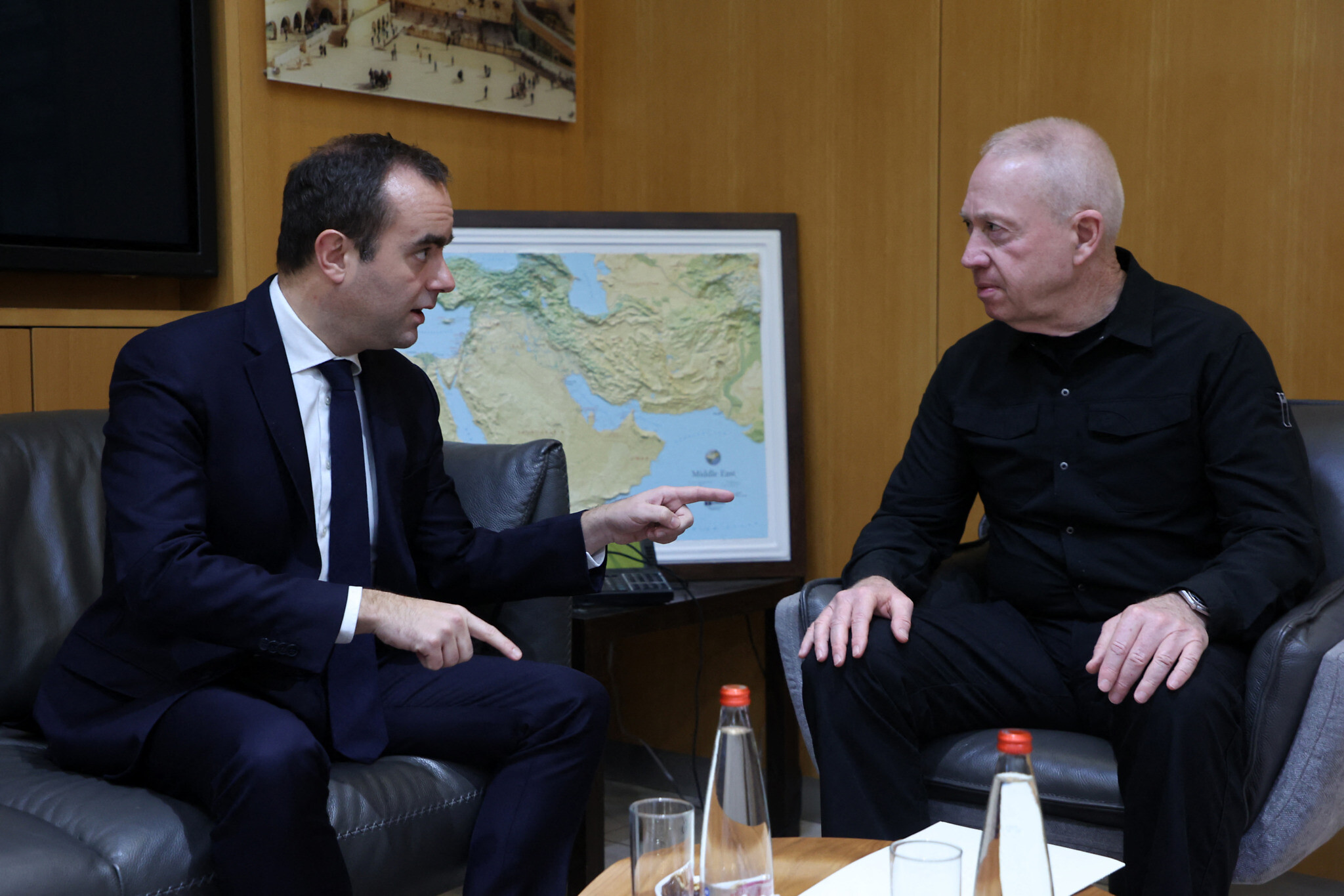 إسرائيل تُعطي واشنطن وباريس الضوء الأخضر لمفاوضات مع لبنان و...لكن!