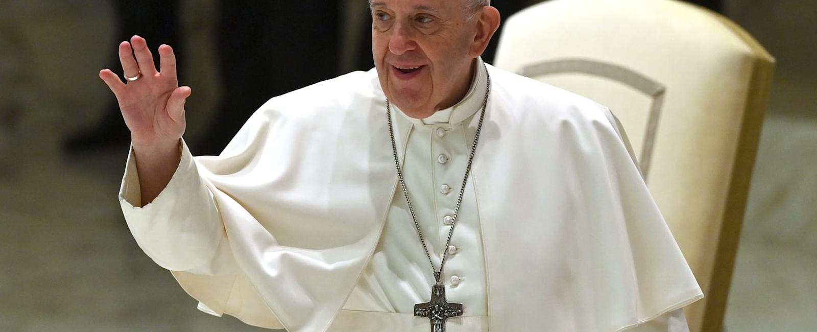 "سيدة الشاحنة".. البابا يكشف عن نجاته من الموت خلال زيارته إلى العراق في 2021