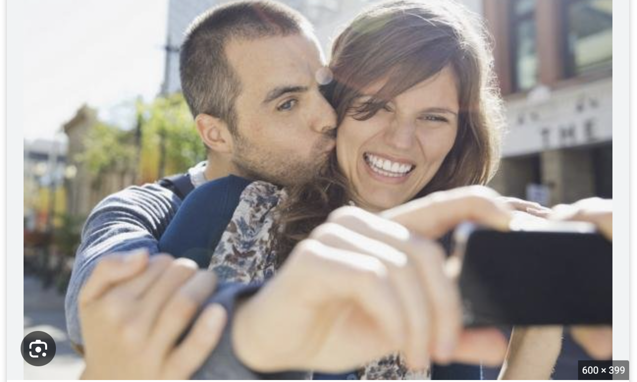 ليس كل ما يلمع ذهبًا: الأزواج السعداء على الإنترنت أكثر تعاسة من الآخرين