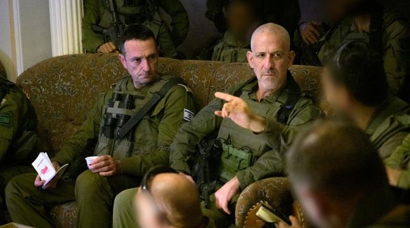 في محاولة لترسيخ نظرية التقدّم  الإسرائيلي في "عاصمة حماس".. قيادات الجيش العليا تعقد اجتماعًا في خان يونس