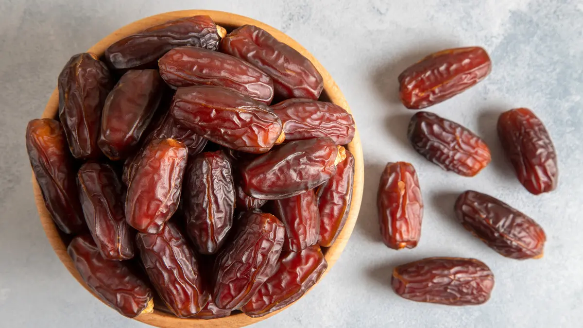 التمر كنز غذائي.. ما الوقت المثالي لتناوله؟