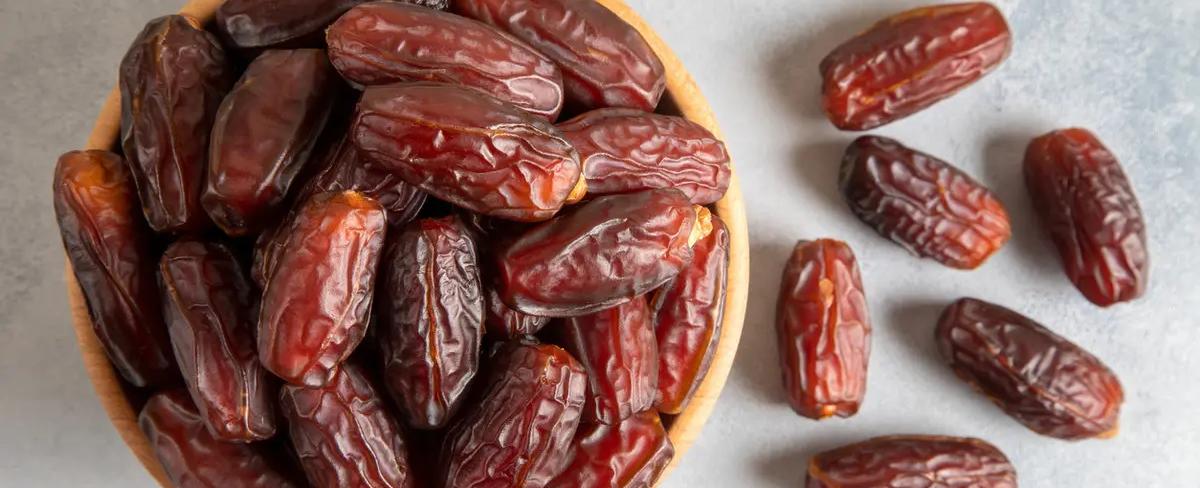 التمر كنز غذائي.. ما الوقت المثالي لتناوله؟