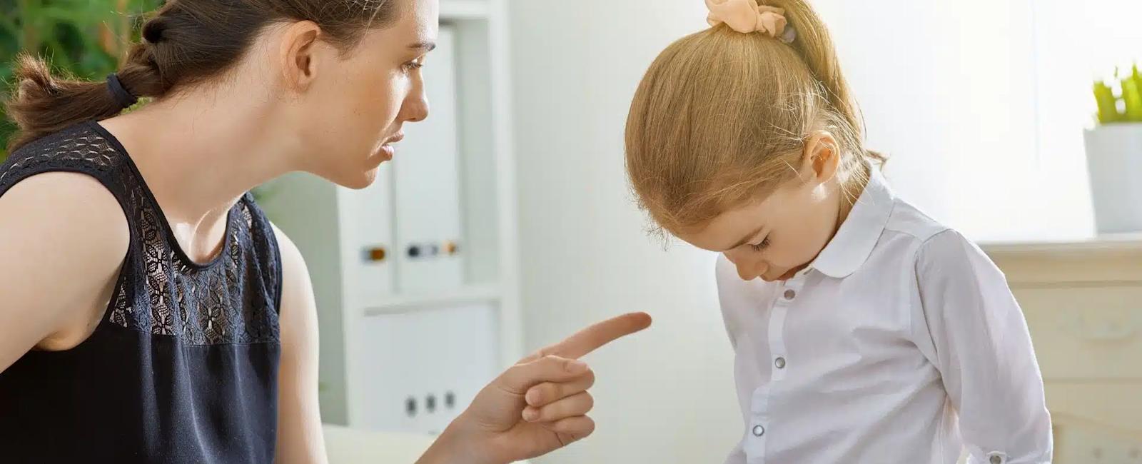 لشخصية قوية وواثقة لطفلك... تجنّب هذه العبارات