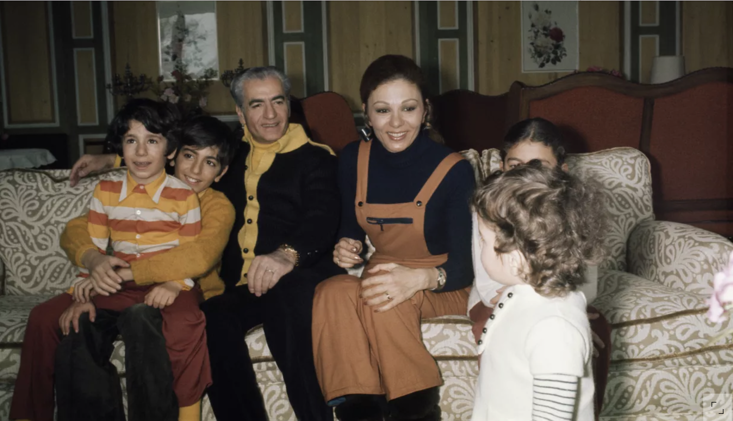 الأخوة بهلوي: أبناء الشاه الذي انهكهم المنفى والانتحار