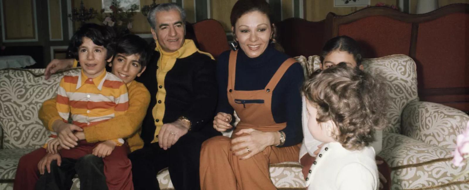 الأخوة بهلوي: أبناء الشاه الذي انهكهم المنفى والانتحار