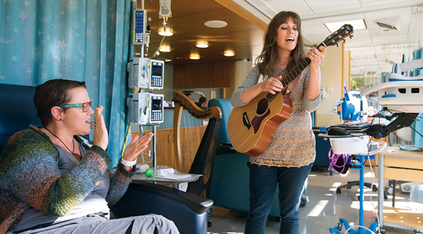 علاج الأمراض الرئوية... بالموسيقى والغناء