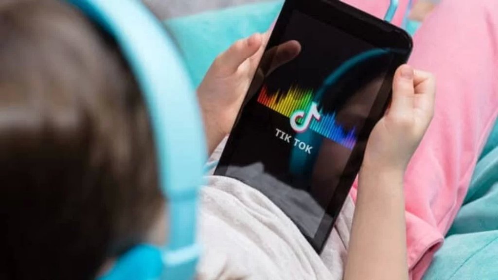 بعد التشهير بهم والتعرض لحقوقهم..القضاء يتحرك لحماية القاصرين في ملف "تيك توك"!