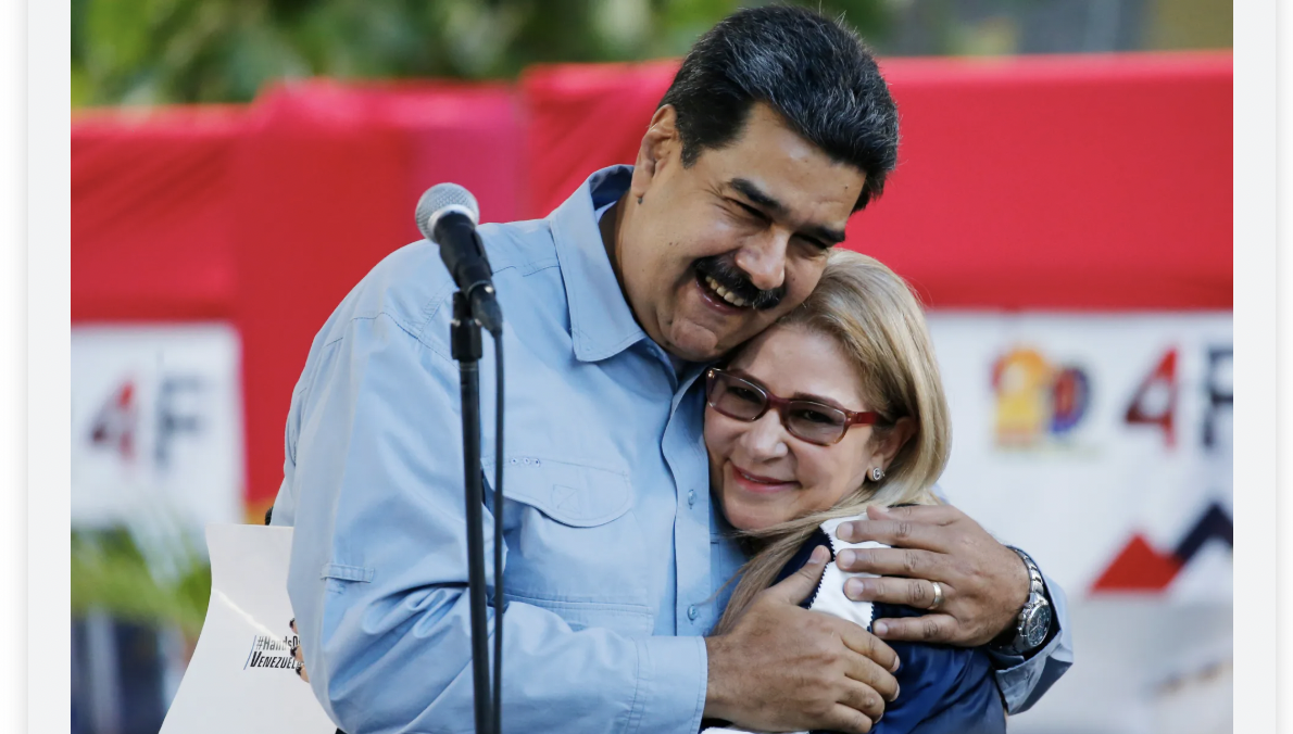 من سجنهما.. مادورو وزوجته في أول رسالة بعد اعتقالهما: "ثابتان ونصلي"